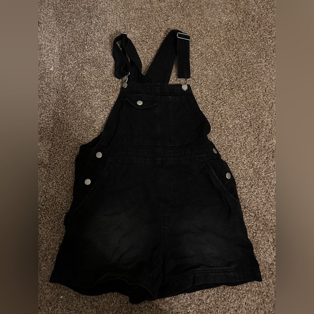 No Boundaries Women’s Medium (7-9) Overall Summer Shorts. Worn once for event